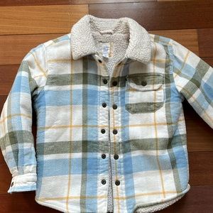 Boys Gap shacket with Sherpa lining. Size 5T